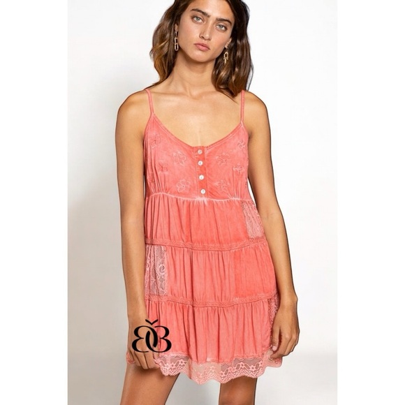 POL Candy Apple Floral Embroidered Lace Inset Tiered Tunic Top - Picture 5 of 11